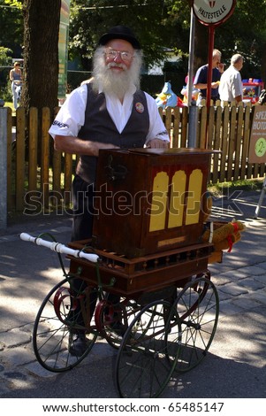 VIENNA, AUSTRIA - SEPTEMBER 2: unidentified musician with his barrel organ (hurdy gurdy)  in the yearly meeting for organ grinders in the Bohemian Prater on September 02, 2006 in Vienna, Austria