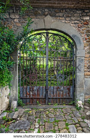 Entrance gate