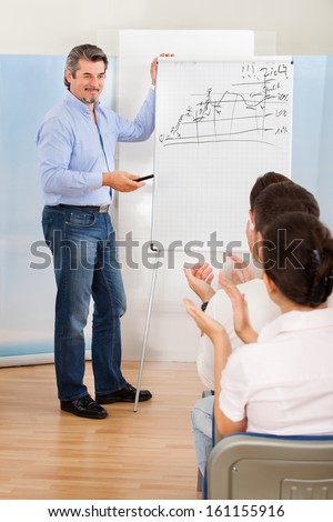 Business People Applauding The Male Lecturer At The End Of A Training Class Or Presentation