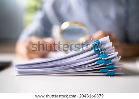 Auditor Doing Tax Fraud Investigation Using Magnifying Glass Stock foto © 