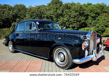 MOSCOW - SEPT 25: A Rolls Royce is on display in the final stage of the championship competition for classic old cars at the \