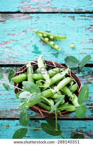 Green peas in a basket made of birch bark