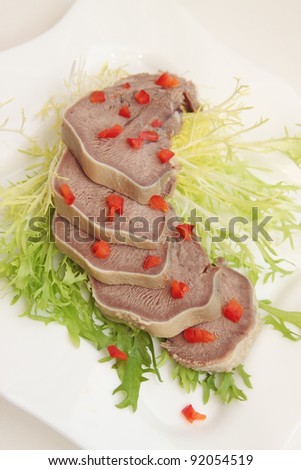 Beef Tongue with the lettuce and the paprika