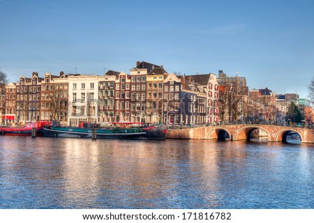 A view of the Amstel river in the city of Amsterdam, the netherlands