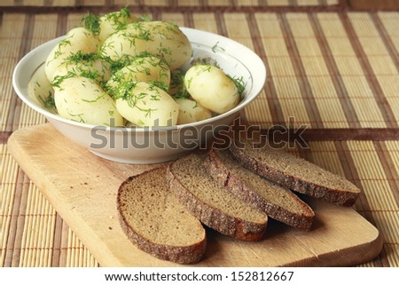 Young potato with fresh fennel and rye bread