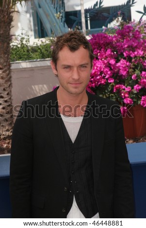 CANNES, FRANCE - MAY 16: Jude Law attends \'My Blueberry Nights\' photocall during the 60th International Cannes Film Festival on May 16, 2007 in Cannes, France.