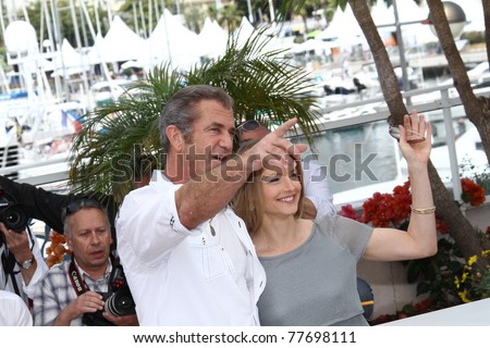 CANNES, FRANCE - MAY 18: Actors Jodie Foster and Mel Gibson attend \'The Beaver\' Photocall at the Palais des Festivals during the 64th Cannes Film Festival on May 18, 2011 in Cannes, France