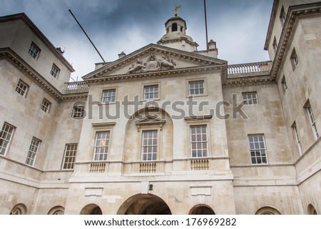 london horse guard passage building