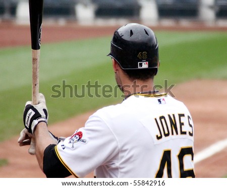 PITTSBURGH - SEPTEMBER 24 : Garrett Jones of the Pittsburgh Pirates bats in a game against Cincinnati Reds on September 24, 2009 in Pittsburgh, PA.