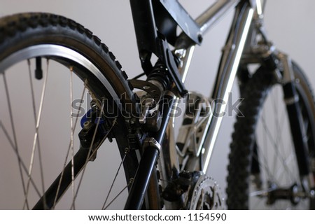 Partial view of a classic mountain bike from above the rear wheel