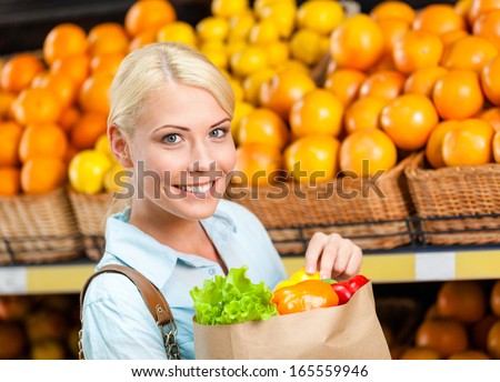 Hand Eco Paper Bag Vegetables Young Hipster Lifestyle Girl Holding Stock  Photo by ©bondart 357009806
