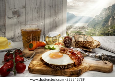 Italy, Torbole, Supper, fried egg and bacon on protein bread