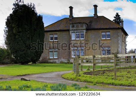 Large British traditional Farmhouse in the countryside near Swindon