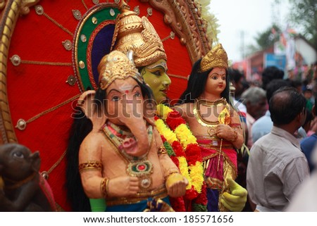 KIDANGANNUR, INDIA - APR 02 : An unidentified man dressed as a Hindu god participates in the cultural procession during  Pallimukkathu  temple festival on April 02, 2014 in Kidangannur, Kerala, India.