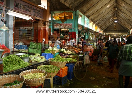 CHENNAI, INDIA - AUG 05 : Shopping hours at Koyambedu market which is Asia\'s one of largest vegetable markets August 05, 2009 in Chennai, India.
