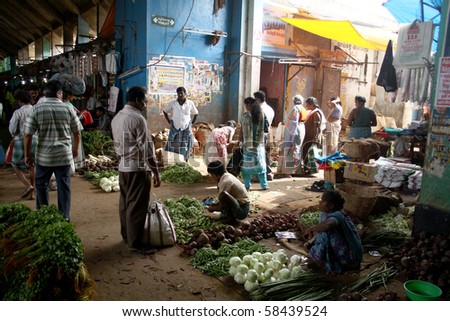 CHENNAI, INDIA - AUG 05 : Shopping hours at Koyambedu market which is Asia\'s one of largest vegetable markets August 05, 2009 in Chennai, India.