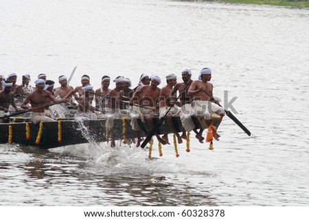 ARANMULA, INDIA - AUGUST 27 : Oarsmen rowing in snake boats participating at Aranmula Boat race August 27, 2010 in Aranmula, Kerala, India.