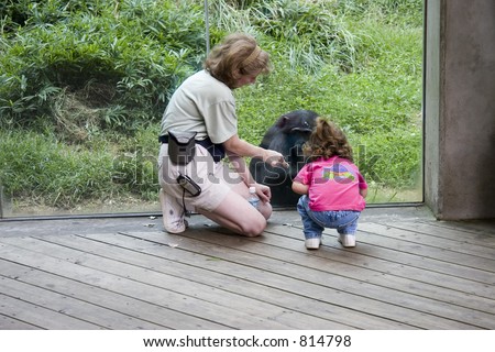 ZOO PERSONNEL ASK CHIMPANZEE TO IDENTIFY OBJECTS WITH LITTLE GIRL WATCHING AT NC ZOO ASHEBORO, NORTH CAROLINA