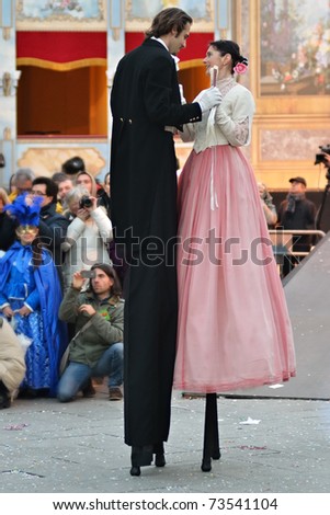 VENICE - MARCH 7: Couple dancing on stilts in St. Mark\'s Square during the Carnival of Venice on March 7, 2011. The 2011 carnival was held from February 26th to March 8th.