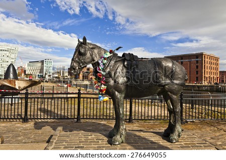 LIVERPOOL, UK - MAY 3, 2015: The Working Horse Monument \'Waiting\' by Judy Boyt commemorates 250 years of service of the working horses of Liverpool. Hauling goods between the docks and warehouses.