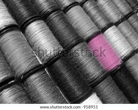 Spools of thread with selective coloring