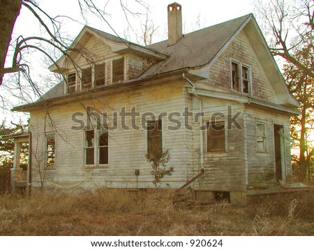 Run down abandoned farm home in Kansas
