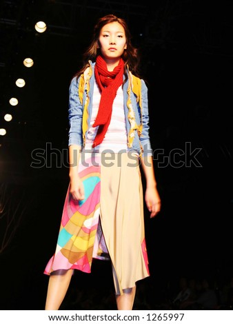 Model at Seoul Fashion Week (Seoul Collection) Fall/Winter 2006.  Duchess collection by Lee Yoon-jung.
