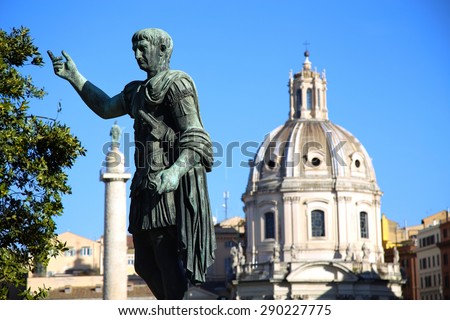 Statue S.P.Q.R. IMP.CAESARI.NERVAE.F.TRAIANO OPTIMO PRINCIPI1 and Santa Maria di Loreto in Rome, Italy Stok fotoğraf © 