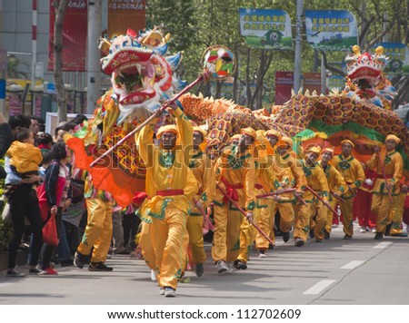 FOSHAN, MARCH 23: Dragon Dance In The Parade To Celebrate The Birthday Of Thetemple Of God, Foshan Temple Organized A Parade Of The Intangible Cultural Heritage March 23, 2012 in Foshan, China