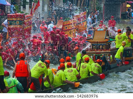 FOSHAN CITY - JUNE 15: Foshan City hold dragon boat festival, many 60 Dragon Boat gathered in River, lively and extraordinary June 15, 2013 in Foshan City, China