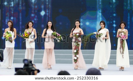 FOSHAN - Jan 31:Foshan city flower festival, 6, the beauty of flowers in hand to show to the citizen, organizers hope more citizens to participate in this activity Jan 31, 2015 in Foshan, China