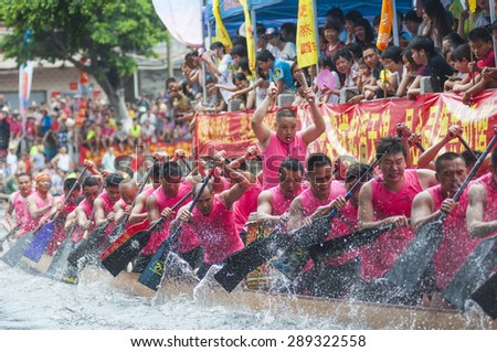 FOSHAN-June 21:The Dragon Boat Festival dragon boat in Fen rivers, there are 17 dragon boat teams took part in the game, attracted tens of thousands of people watched June 21, 2015 in Foshan, China