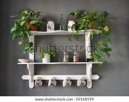 A kitchen shelf in shabby chic.