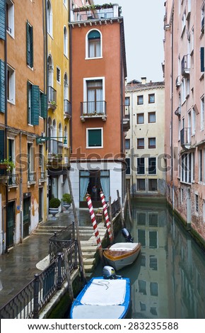 Quiet corner of Venice with multi-colored houses and the channel.