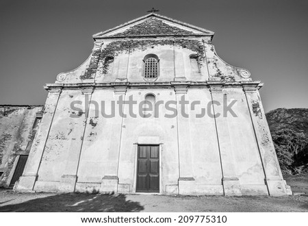 Black and white picture of a church in nature contest
