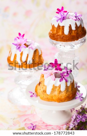 Mini Easter Fruit Cakes With Flower Decorations