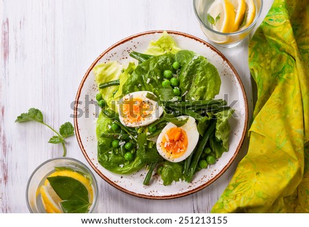Spring salad with green beans, pea and eggs