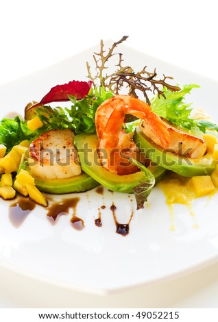 grilled shrimp and scallop salad with mango and avocado