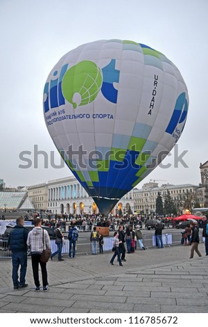 KIEV - OCT 20: Free Games Challenges extremal sport festival started on October 20, 2012 in Kiev, Ukraine. People observe the big air balloon before it starts flying.