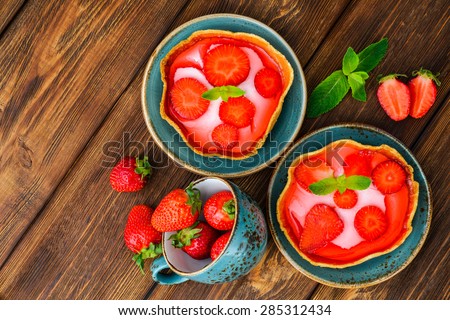 Layered dessert with fruits, cream cheese and jelly in wafer form, selective focus
