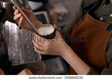 Similar – Foto Bild Crop Barista bereitet heißen Kaffee in einem Café zu