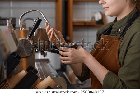 Similar – Foto Bild Crop Barista bereitet heißen Kaffee in einem Café zu