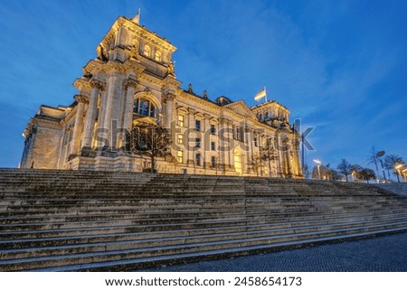 Similar – Foto Bild Fassade in der Dämmerung