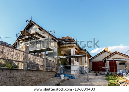 Construction or repair of the rural house, fixing facade, insulation and using color