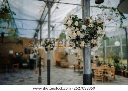 Similar – Foto Bild Blumenarrangement an einer Hochzeitsdekoration hängend