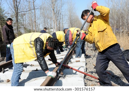 Anhui, China, March 10, 2015. Railway workers build railways. China National Development and Reform Commission in July 30th, the domestic railway ownership and management rights to social capital.