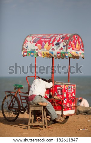 PONDICHERRY, INDIA-FEBRUARY 12: Trader on the street of Indian town on February 12, 2013 in Pondicherry, India. Trader on a city street province Tamil Nadu