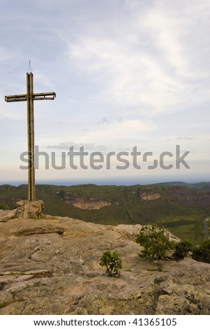 Cross in the top of a mountain .
