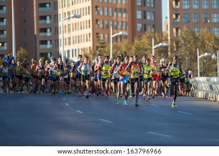 VALENCIA - NOVEMBER 17: Kemboi (number 3) leads the group with other runners at first meters of the marathon, in Valencias marathon on November 17, 2013 in Valencia, Spain