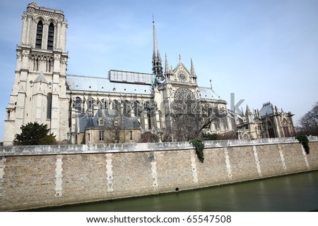 Side view of Notre dame and seine river, paris